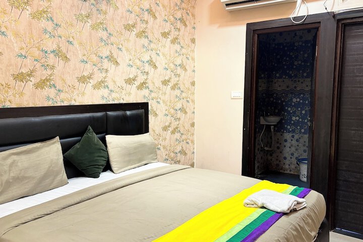 Room 2 of 6