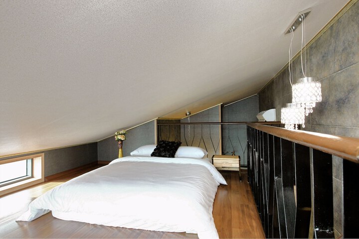 Room 6 of 71