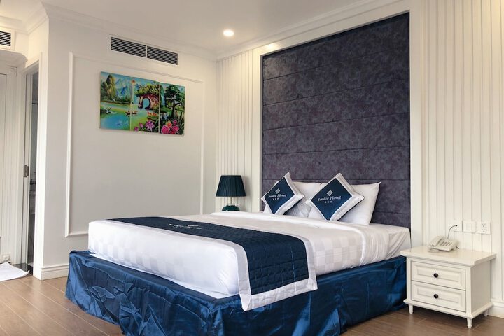 Room 17 of 28