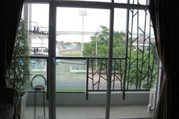 Room 10 of 18