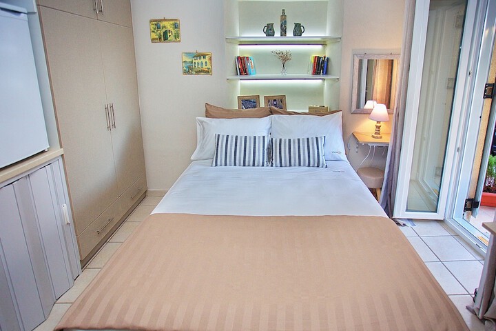 Room 6 of 16
