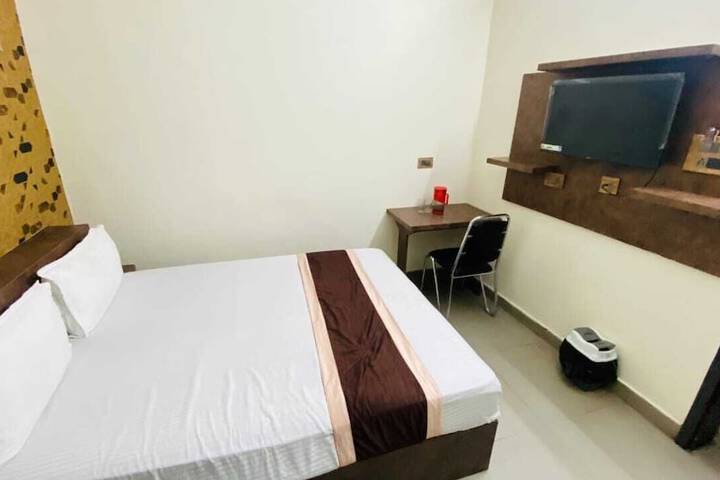 Room 10 of 28