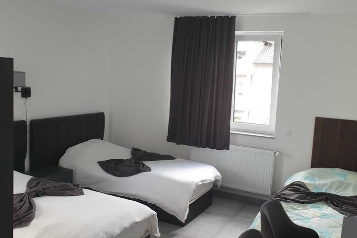 Room 4 of 34