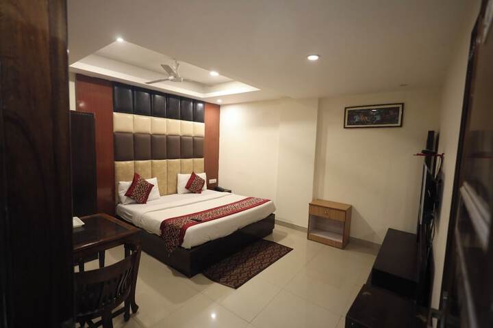 Room 11 of 21
