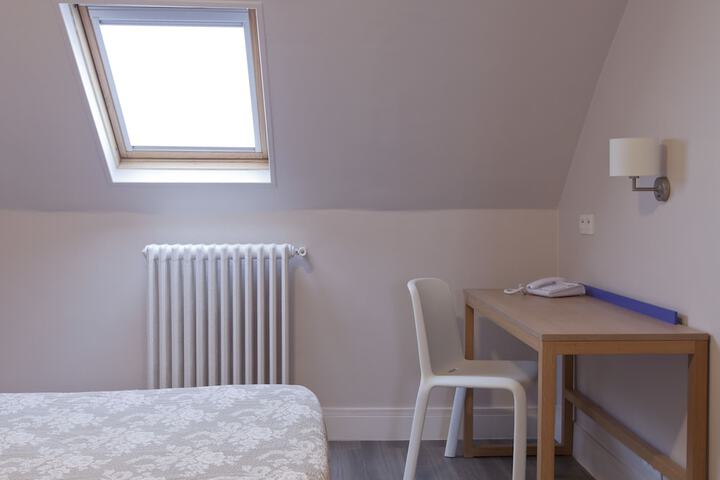 Room 10 of 20