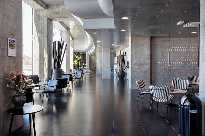 Guest Lobby