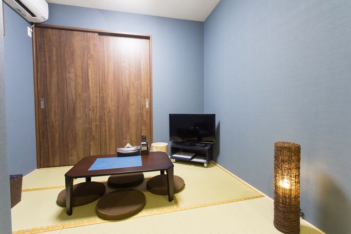 Room 22 of 48