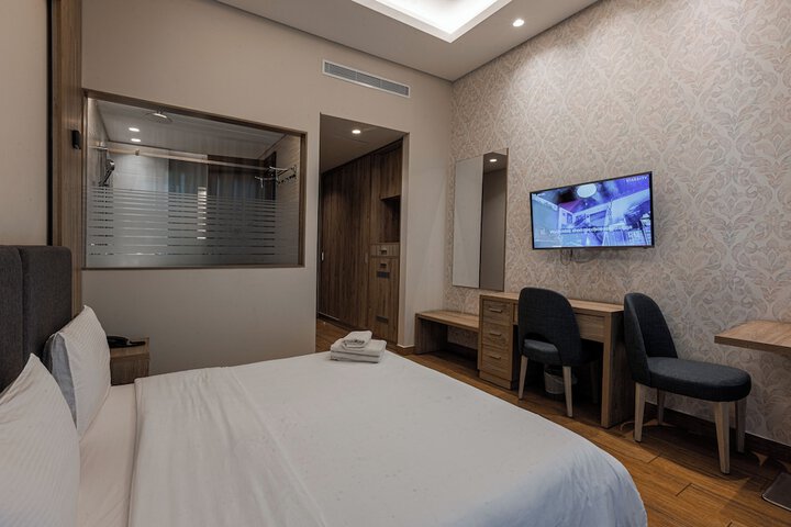 Room 8 of 41