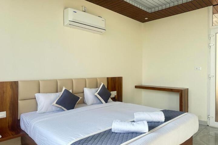 SS Luxury Comforts - Twin Sharing