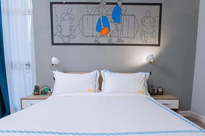 Room 9 of 33