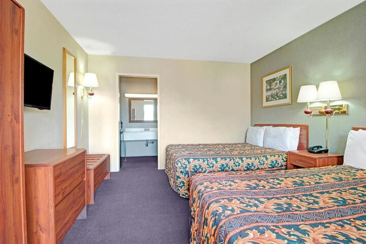 Room 15 of 33
