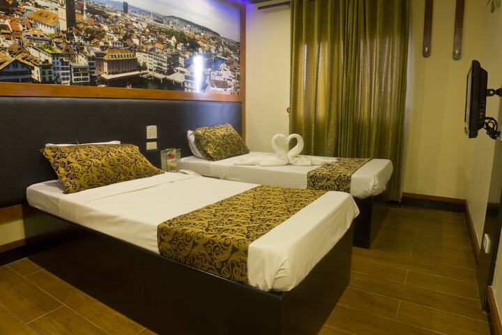 Room 16 of 104