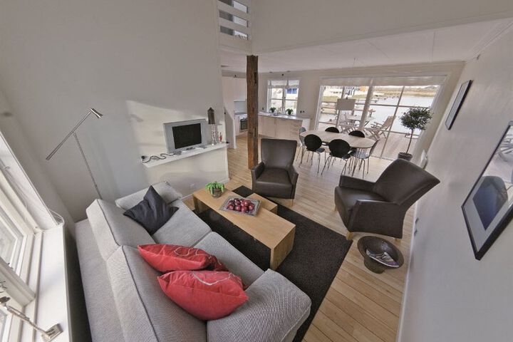 Room 40 of 53