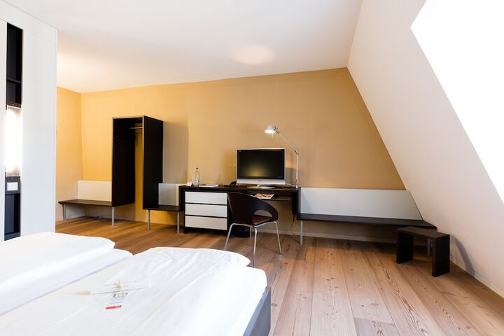 Room 9 of 52