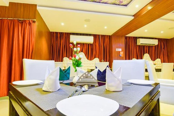 Dining 14 of 19