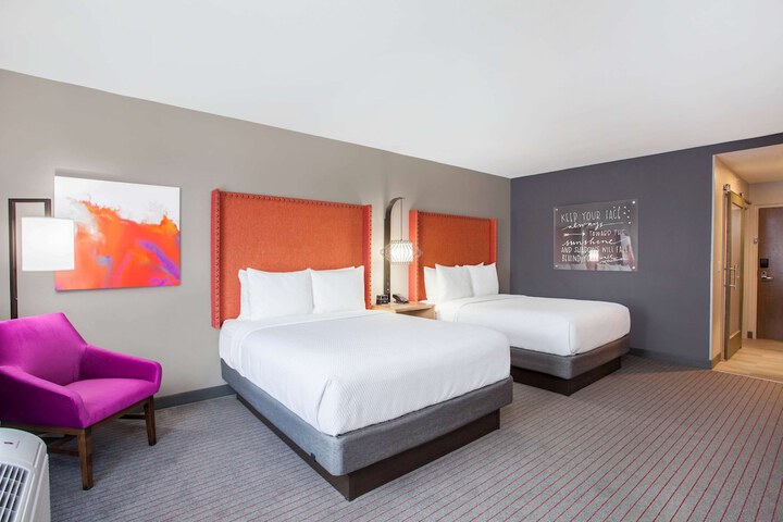 2 Queen Beds Accessible (7 of 10)