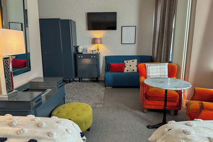 Room 28 of 156