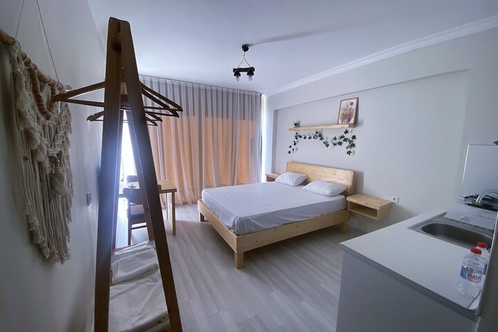 Room 5 of 28