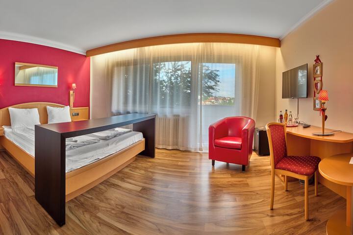Room 33 of 80