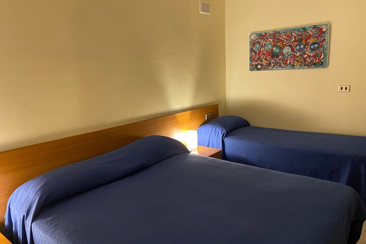 Room 8 of 11