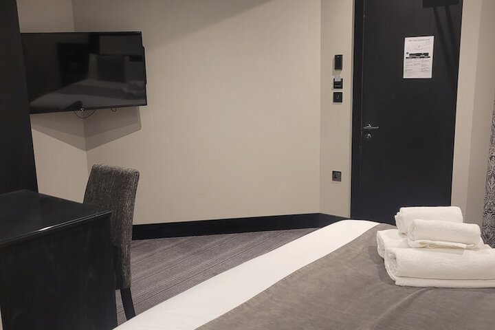 Room 51 of 90