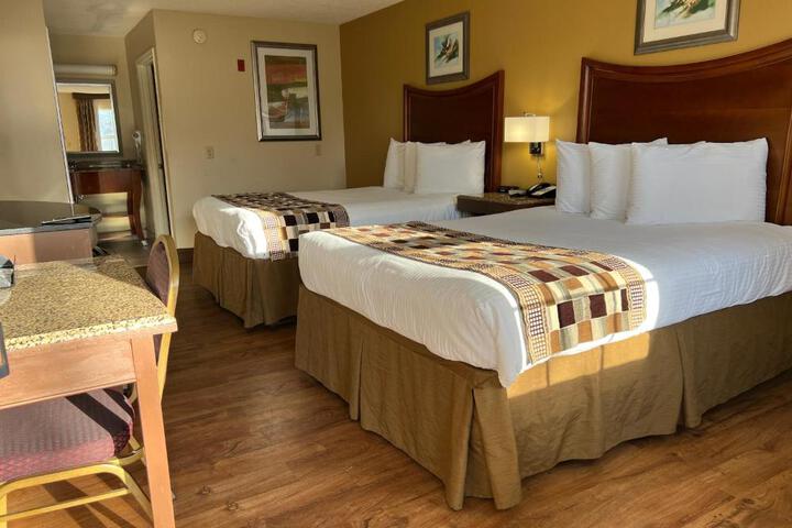 2 Queen Beds (4 of 4)