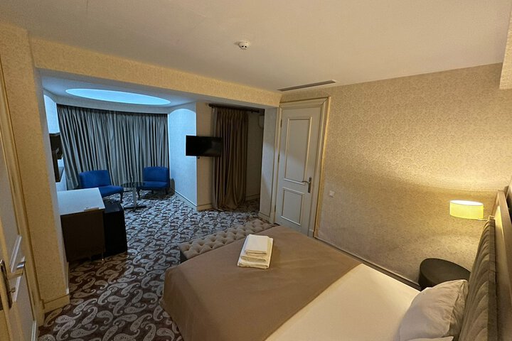 Room 8 of 13