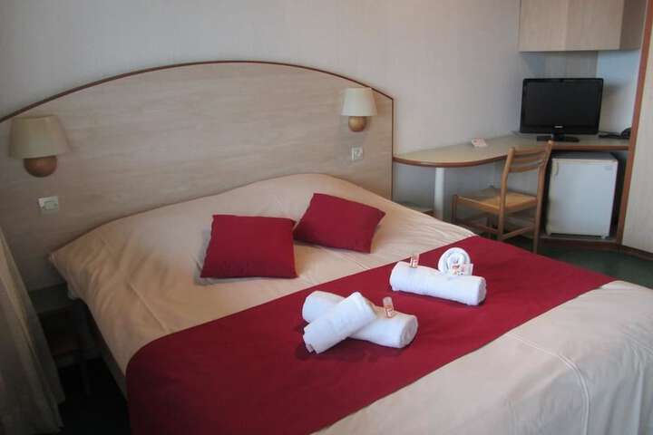Room 8 of 48