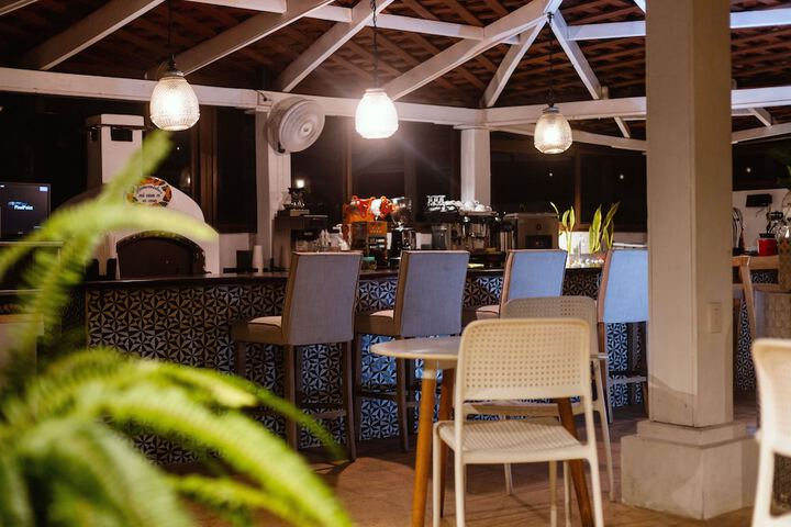 Lounge 60 of 74
