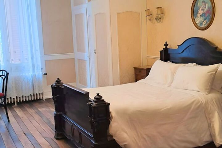 Room 7 of 8