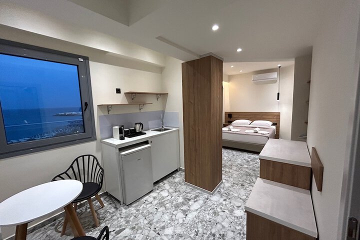 Room 18 of 33