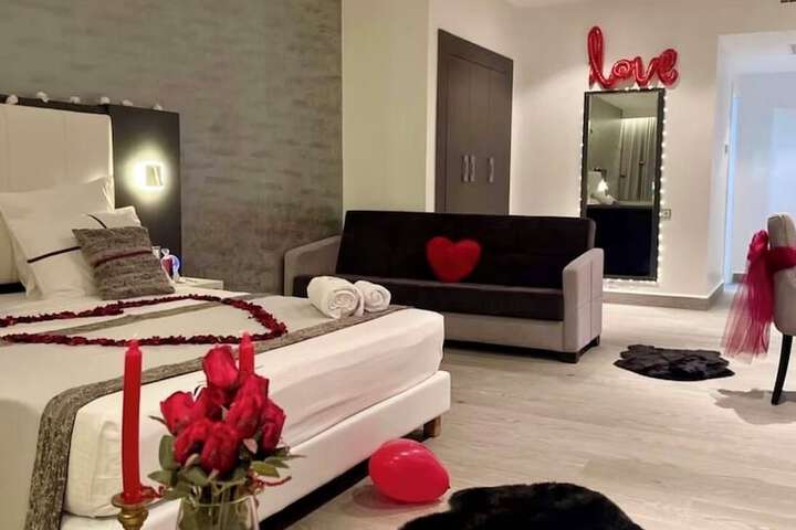 Room 4 of 28