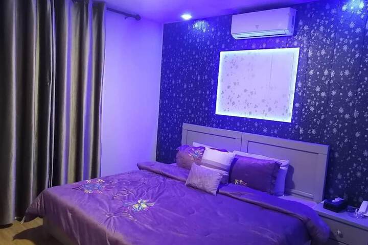 Room 6 of 10