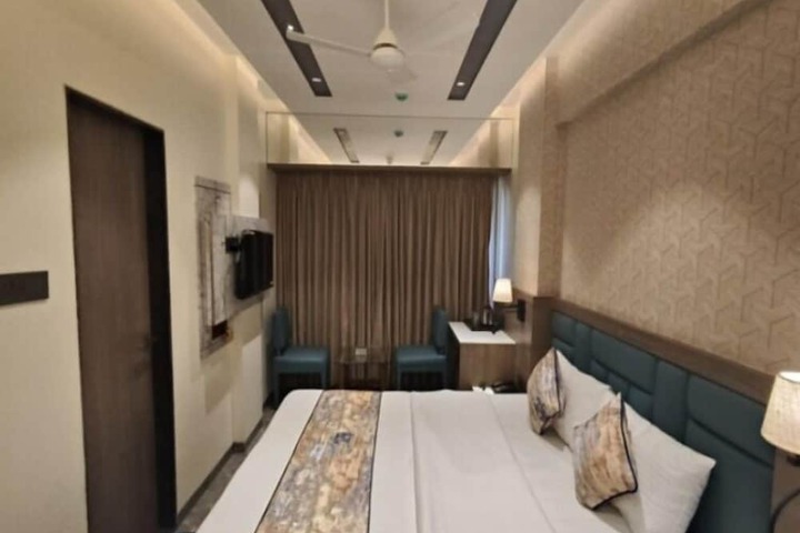 Room 9 of 29