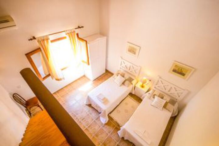Room 8 of 48