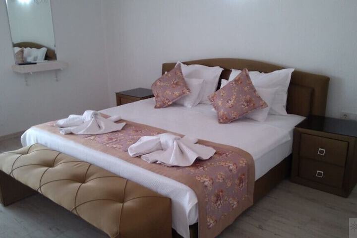 Room 9 of 9