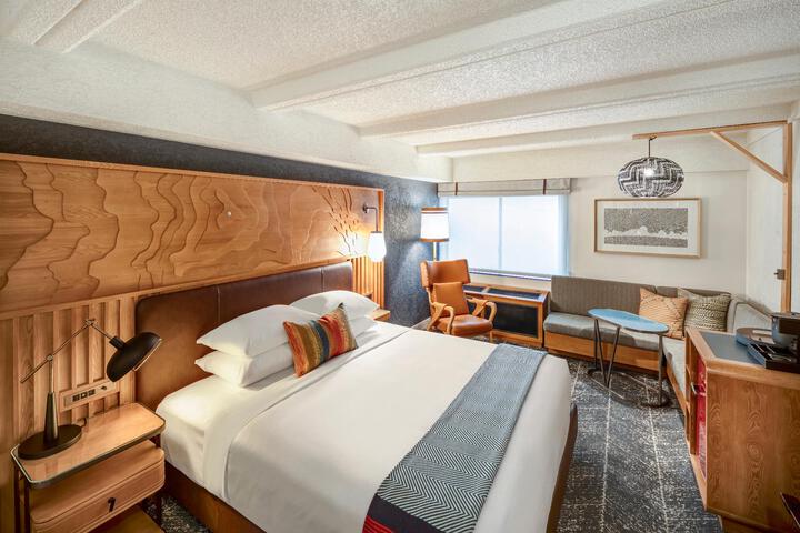 Room 40 of 76