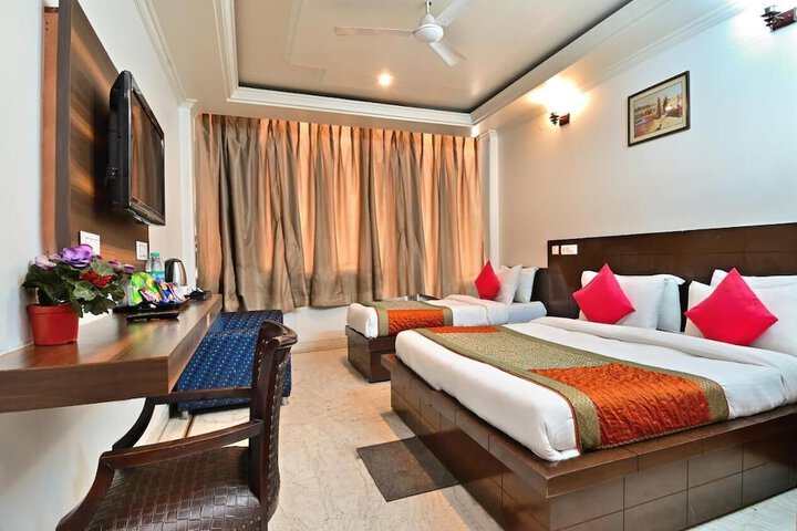 Room 4 of 6