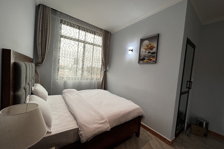 Room 17 of 44