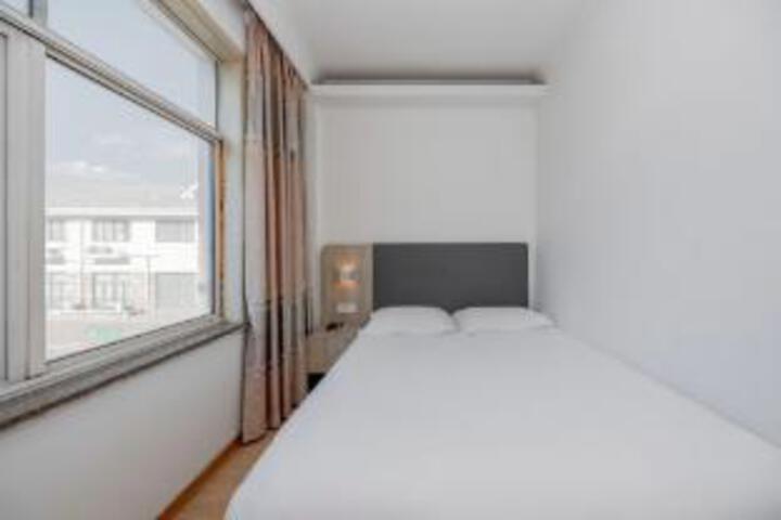 Room 18 of 19