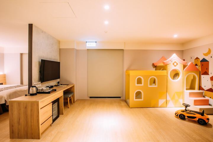 Room 96 of 210