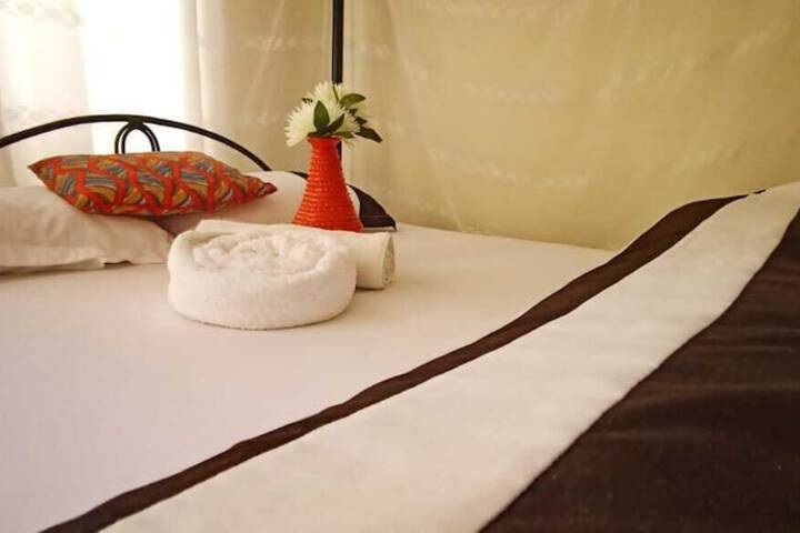 Room 2 of 8