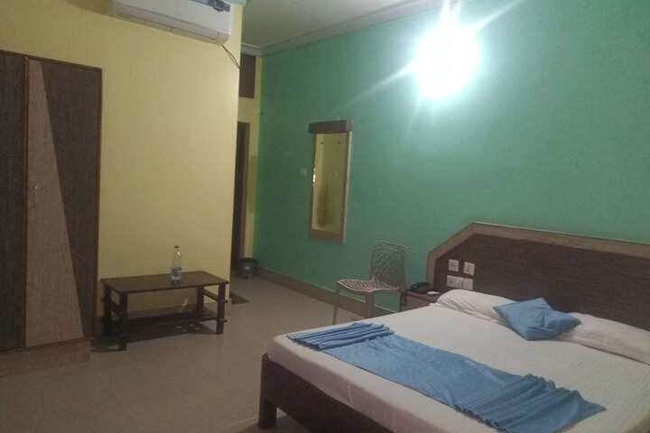 Room 6 of 11