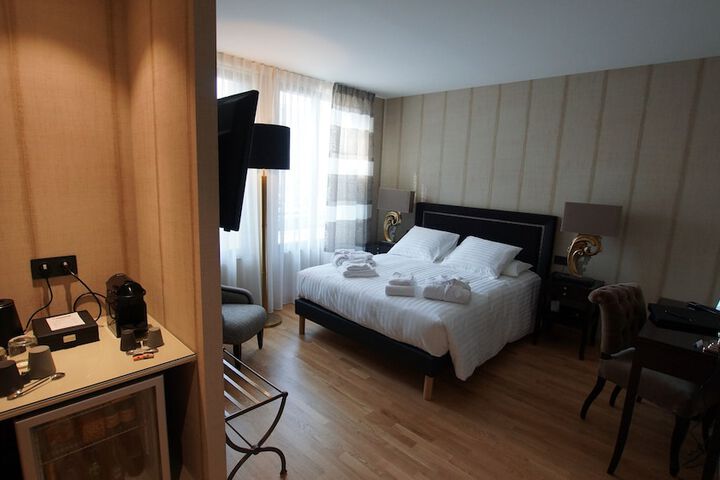 Room 52 of 103