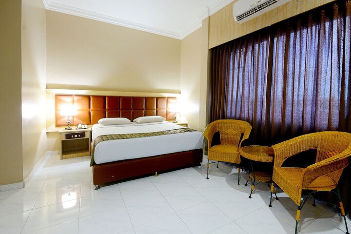 Room 6 of 38