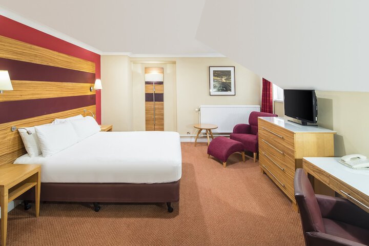 Room 17 of 90