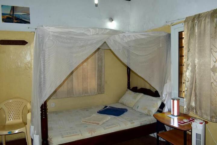 Room 6 of 48