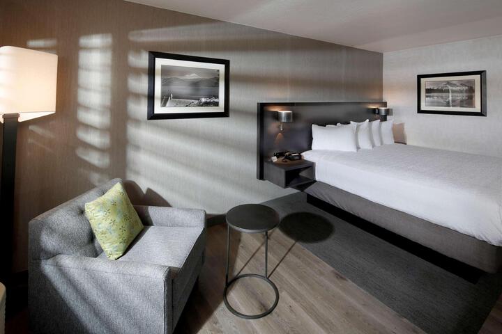 2 Queen Beds Pet Friendly Room Work Desk Microwave and Refrigerator Full Breakfast (14 of 18)