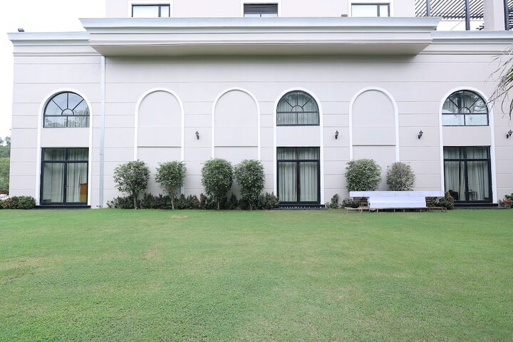 Hotel Exterior 56 of 63