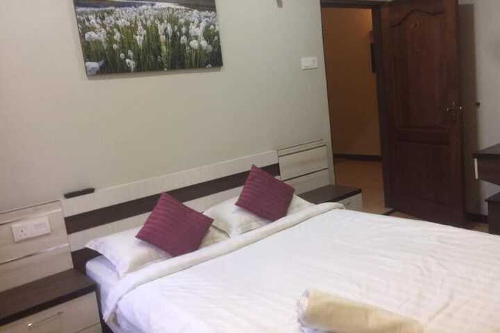 Room 9 of 33